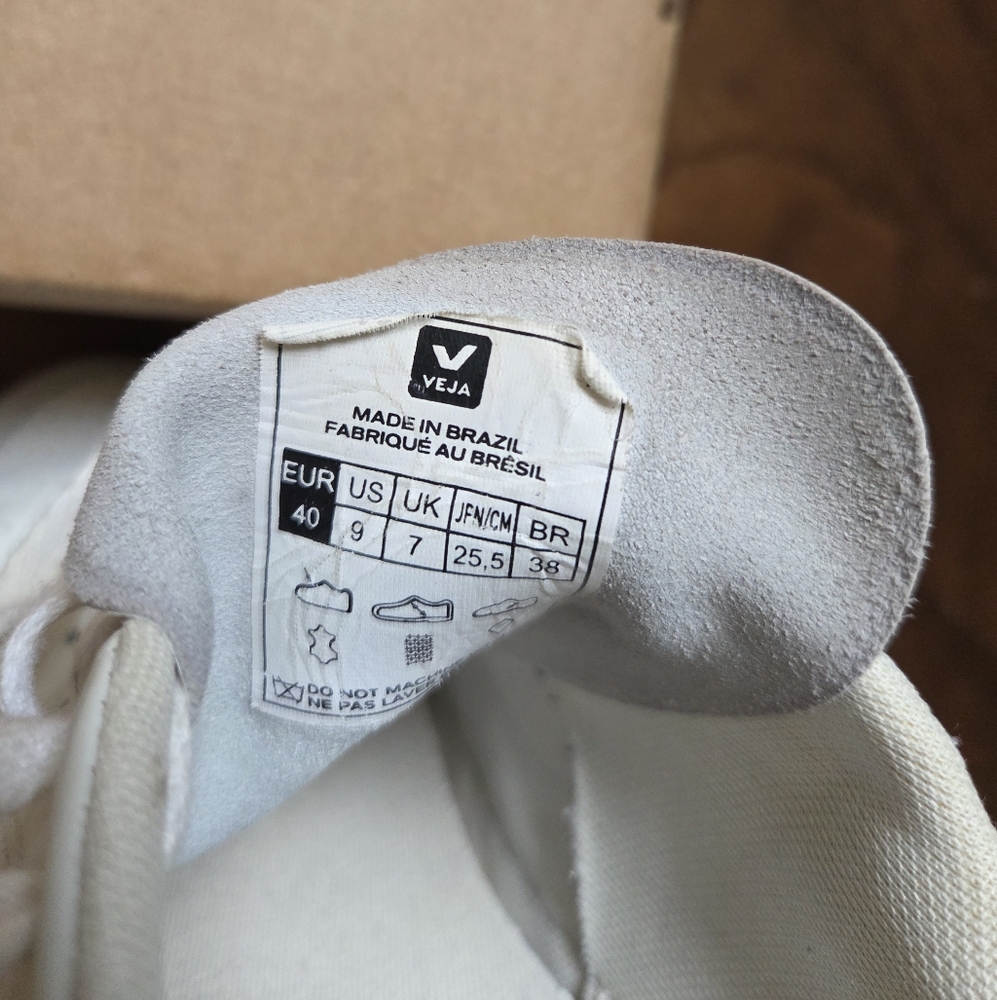 Veja White and Black Women's Sneakers Size 9 - Picture 9 of 9